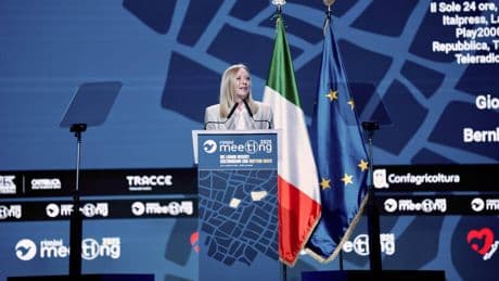 Meloni lancia la "Fase 2": "Piano casa per famiglie e sì alla libertà scolastica". Su migranti e giustizia affondo contro i giudici