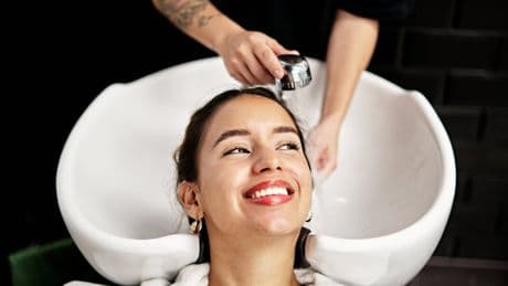 Bei gutem Service - Wie viel Trinkgeld gebe ich beim Friseur?