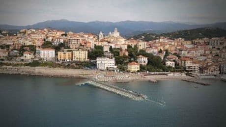 Imperia, il mini eolico approda tra gli ombrelloni nel nuovo litorale di Porto Maurizio