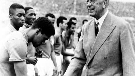 Foot : la médaille de Pelé au Mondial 1958 mise aux enchères