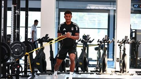 Beşiktaş günün ikinci antrenmanında salonda çalıştı