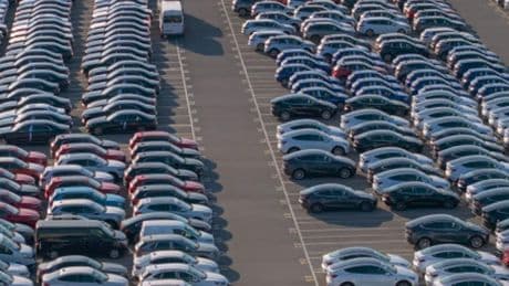 Auto, ad aprile immatricolazioni su del 2,7%, ma sul 2019 il gap è pari al 20%