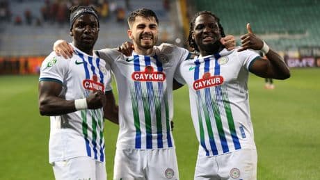9 gollü müthiş maçta kazanan Rizespor ligde kalmayı garantiledi