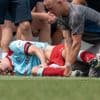 Thomas Beelen onder het mes na harde botsing in oefenduel: ‘Dat het er niet goed uitziet, spreekt voor zich’