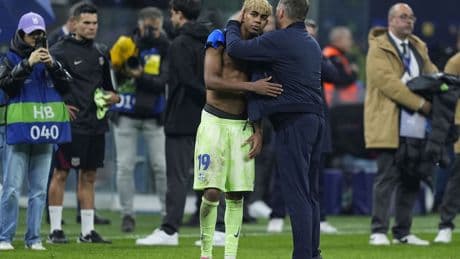 Los abrazos rotos de Flick: cómo el banquillo hundió al Barça en la herida abierta de Europa
