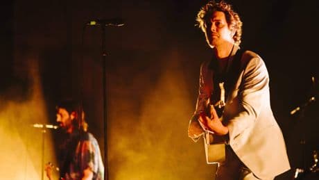 Warhaus-zanger Maarten Devoldere op Pinkpop: ’Professioneel navelstaarder is mijn job’