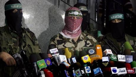 Uomo "senza volto" e propagandista di Hamas: chi era Abu Obeida, ucciso in un attacco delle Idf