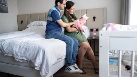 Eén appje met een vraag over de borstvoeding en de kraamverzorger staat meteen voor de deur van je hotelkamer