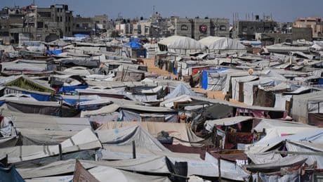Israel backs an anti-Hamas armed group known for looting aid in Gaza. Here's what we know