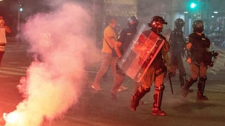 Gewalt bei Protesten gegen serbische Regierung