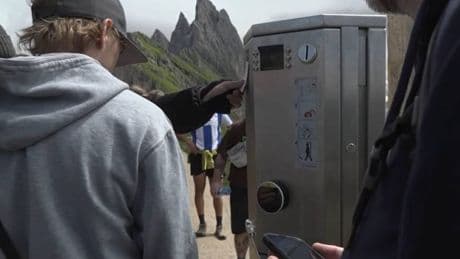 Cinque euro per una foto nel "sentiero dei selfie". E scoppia la polemica