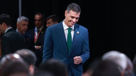 Así aprovecha las subidas de precios Sánchez para cobrar más impuestos: 5.526 millones más en IRPF y 4.201 en IVA
