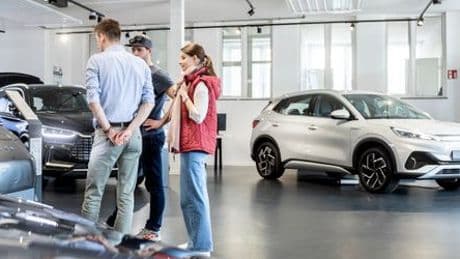 Elektromobilität: Unter 45-Jährige wollen mehrheitlich E-Auto oder Plug-in-Hybrid