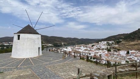 Costumbres ancestrales, antiguas minas, ermitas y tirolinas de vértigo en el Andévalo