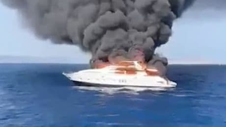 Vor der Küste von Ibiza - Luxusjacht geht in Flammen auf