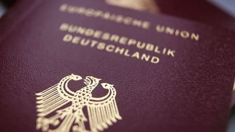 Palästinensisches Ehepaar bezieht Bürgergeld – und klagt auf Einbürgerung