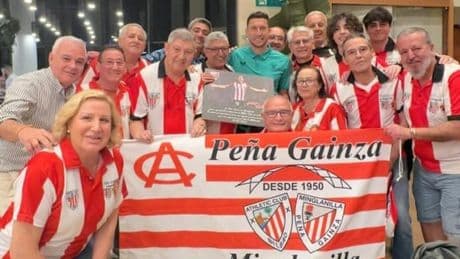El emotivo homenaje de la peña de Minglanilla a De Marcos: «Eres una inspiración»