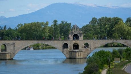 Comment Jean-Michel Othoniel se réinvente au Palais des papes à Avignon