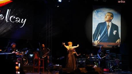 Çeşme Festivali’nin ilk gününde Zuhal Olcay konseri