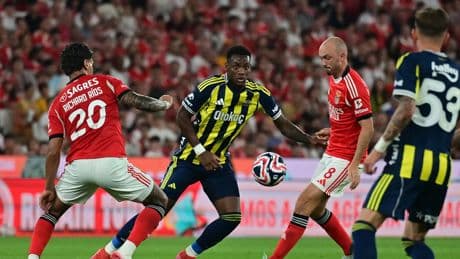 Fenerbahçe, Portekiz'deki son hazırlık maçında Benfica'ya mağlup oldu!