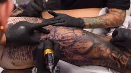 El espectacular tatuaje de más de 12.000 euros de un exjugador del Athletic