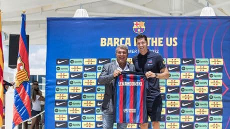 Lewandowski cumple tres años en el Barça en su cota máxima de gol