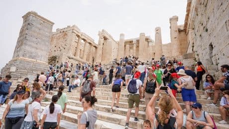 Acropole, Notre-Dame de Paris… « La marchandisation du patrimoine est-elle choquante ? »