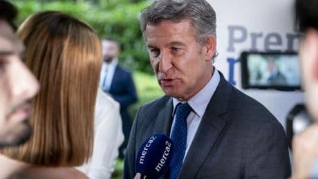 Feijóo tilda de "macarra" el mensaje que Sánchez le mandó sobre la OTAN e insiste en que no tiene "legitimidad" para pactar nada
