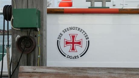 Rettung auf Ostsee: Mit Leine im Propeller auf der Ostsee - Retter helfen Segler