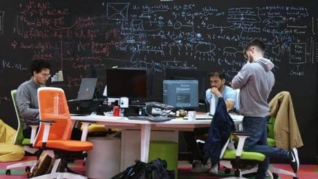 Multiverse Computing capta 189 millones de inversión en total para su tecnología de compresión de modelos de IA