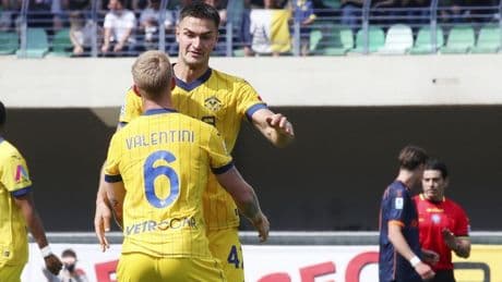 Coppola risponde a Krstovic: Verona quasi salvo, il Lecce aggancia l'Empoli