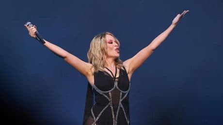 Pop-Queen auf Welttournee: Kylie Minogue verschiebt Berlin-Konzert wegen Krankheit
