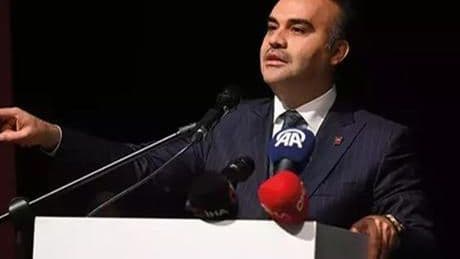Bakan Kacır, Esenler Gençlik Merkezi’nde açıklamalarda bulundu