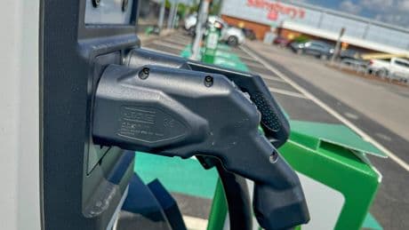 Prijzenoorlog in snelladers voor elektrische auto’s op komst: ’Tarieven gaan dalen’