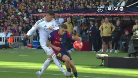 Un "menos mal" se escapó de la sala del VAR en la revisión del gol anulado a Fermín