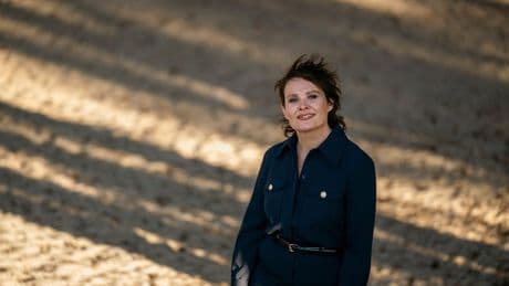 Griet Op de Beeck is de nieuwe presentator van Zomergasten: ‘Ik ga proberen om daar als mezelf te zitten’