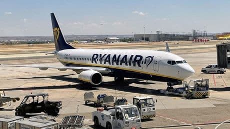 Ryanair'in karı düşük bilet fiyatlarının etkisiyle azaldı
