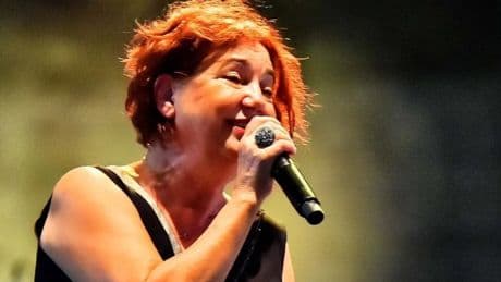 Nazan Öncel apar topar hastaneye kaldırıldı