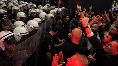 Istanbul: Türkische Oppositionspartei CHP ruft nach Polizeibarrikaden zu Protesten auf