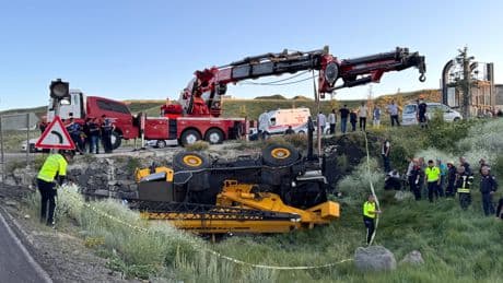 Erzurum'da devrilen vincin altında kalan operatör yaşamını yitirdi