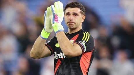 Chelsea join Man Utd in £45m Emiliano Martinez race as star's preference emerges