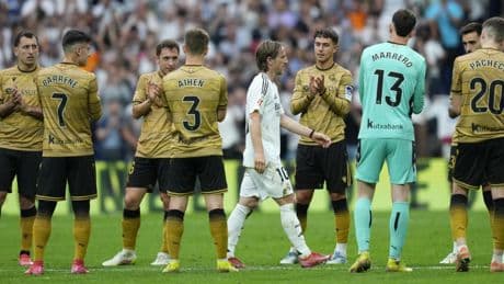 La Real demuestra señorío y 'para' también para hacer pasillo a Modric