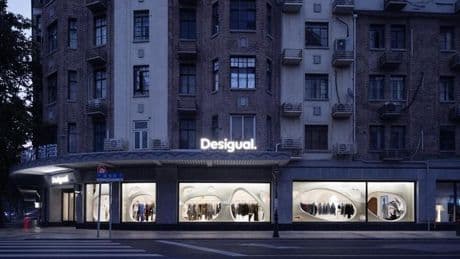 Desigual remonta gracias al 'online' y a la venta fuera de España