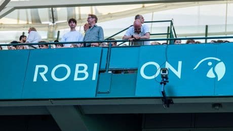 Spectator at ATP event in Halle hit by falling advertising banner