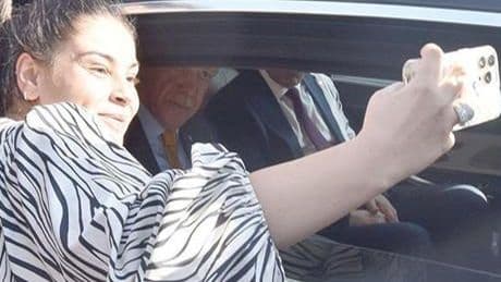 Ahlat'ta Cumhurbaşkanı Erdoğan'a büyük ilgi! Vatandaşlarla buluştu, çocuklara oyuncak dağıttı