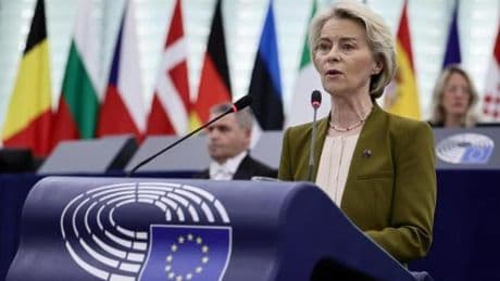 Von der Leyen: «Sì alle auto europee piccole e a basso costo. Faremo le E-Car»