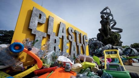 Traité mondial sur le plastique : les pétroliers mobilisent une armée de lobbyistes pour tenter d'affaiblir le texte final