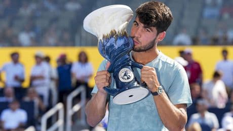 Alcaraz se proclama ganador del Masters 1.000 de Cincinnati tras la retirada entre lágrimas de Sinner por problemas físicos