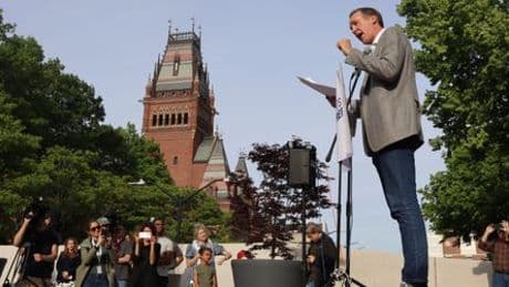 Harvard gegen Donald Trump: »Amerika kann sich nicht leisten, dass Harvard fällt« – Interview mit Protest-Initiator Ryan Enos