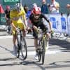 Jonas Vingegaard komt ten val na finish op Mont Ventoux: ‘Ze moeten beter uit hun doppen kijken’